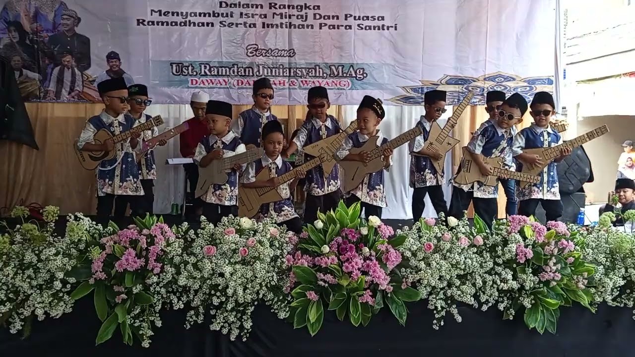 Tari Wali Band ( Nenekku pahlawanku) 