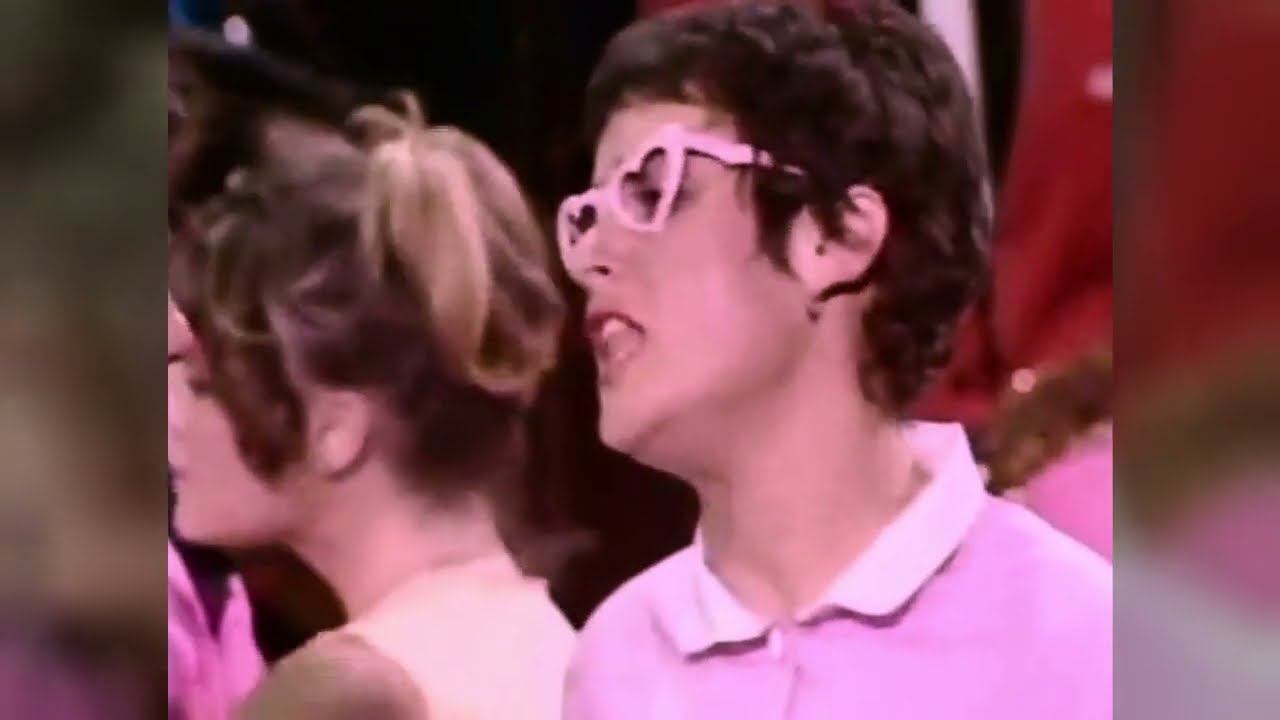 les Gray (Mud!!!) dances in movie