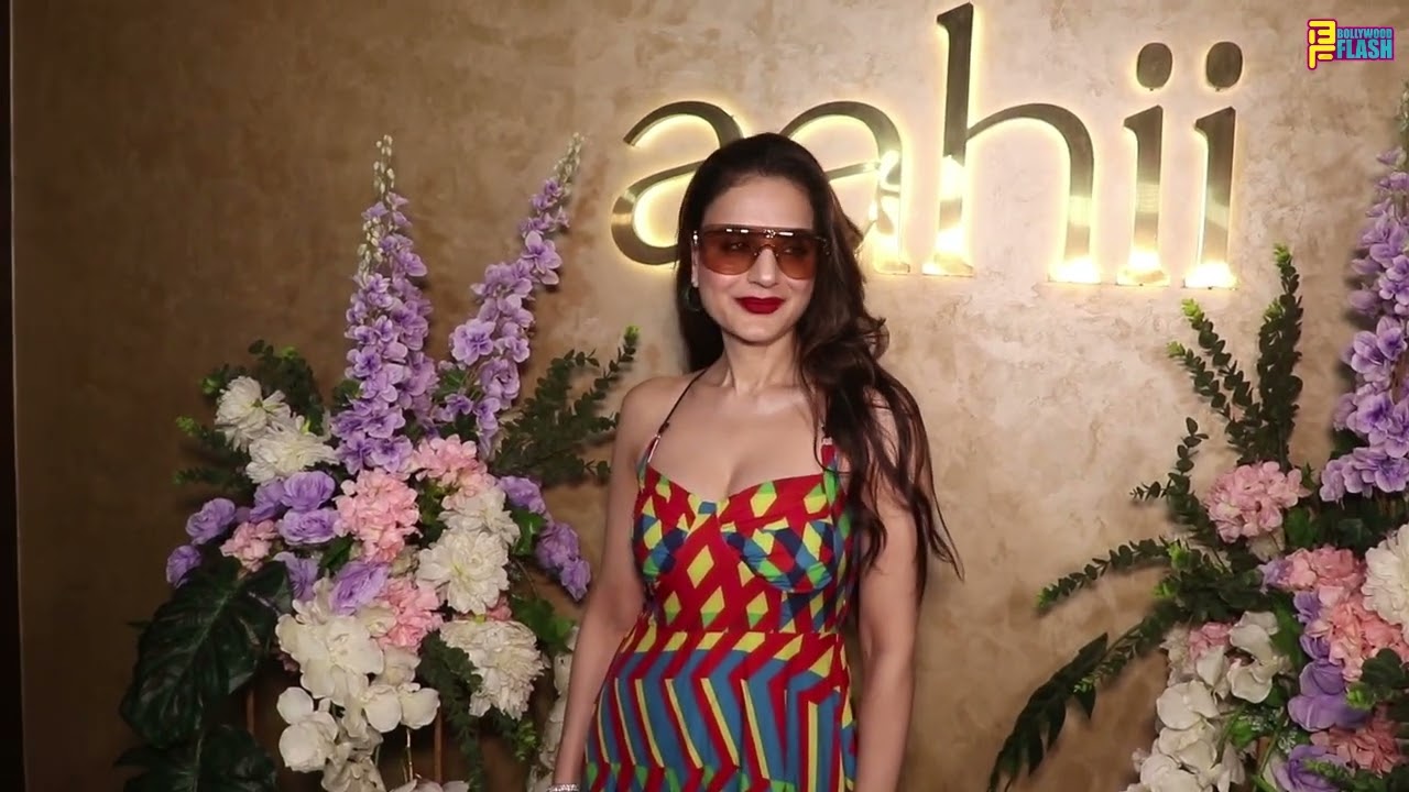 Ameesha Patel9 was seen stepping out for dinner at @aahii.mumbai celebrating womens day