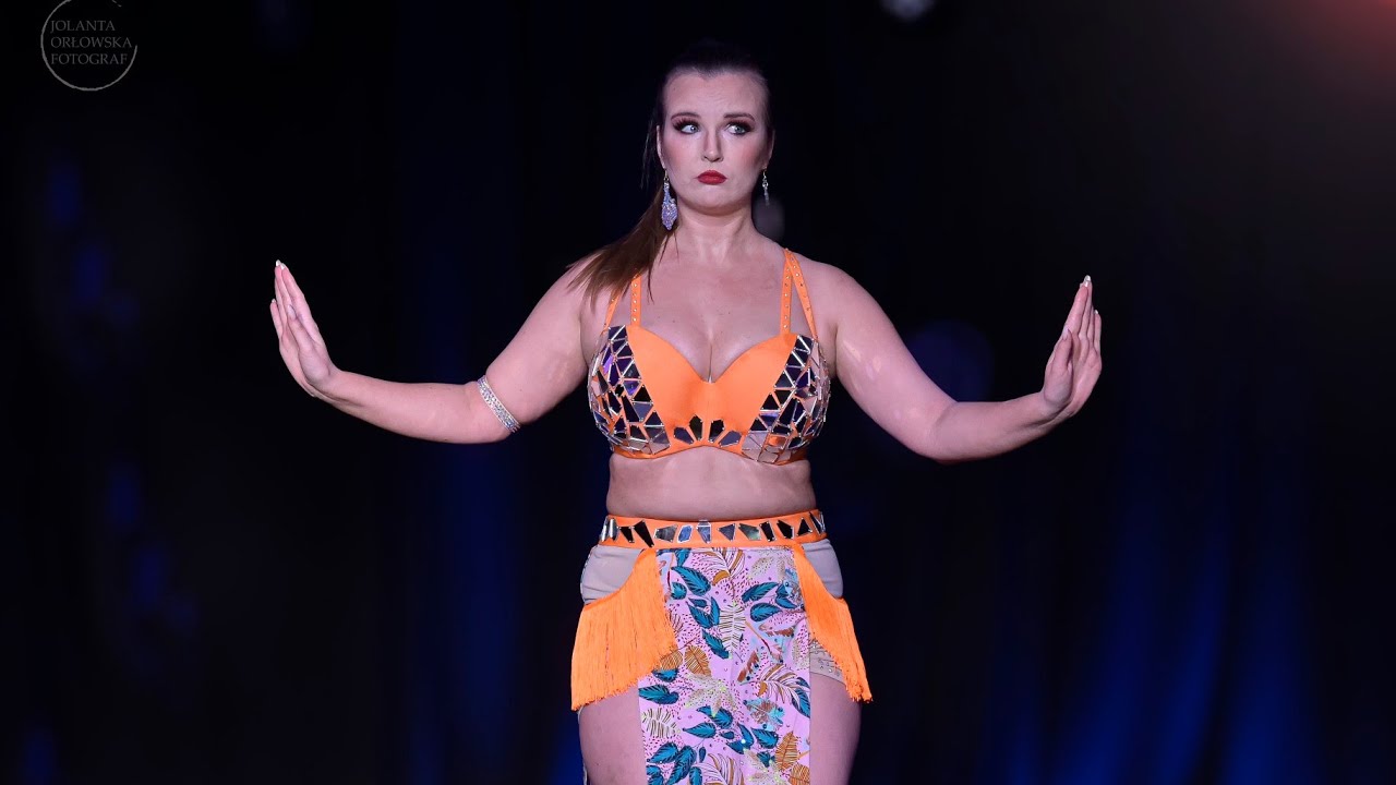 Kiki dancing crazy bellydance mahraganat choreo to Ekhwaty at Gamil Gamal - Warsaw 2023