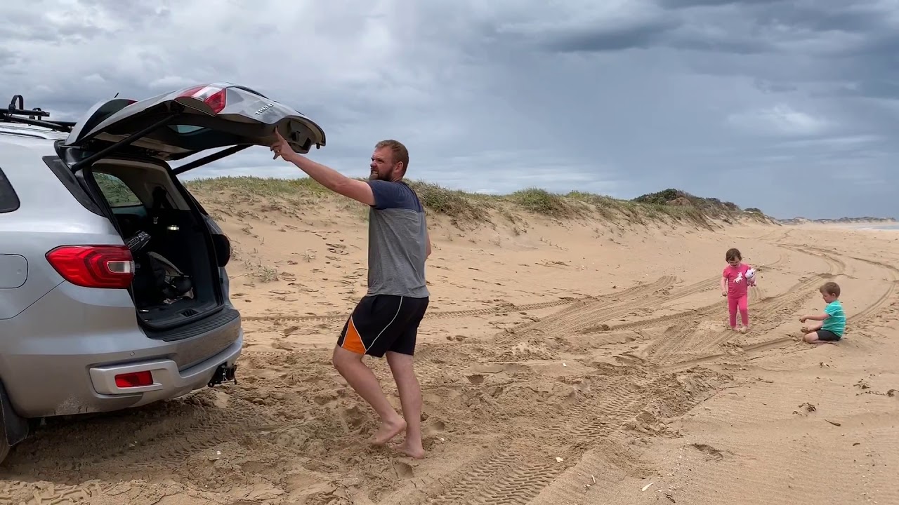 Ford Everest 4wd stuck on beach near beachport