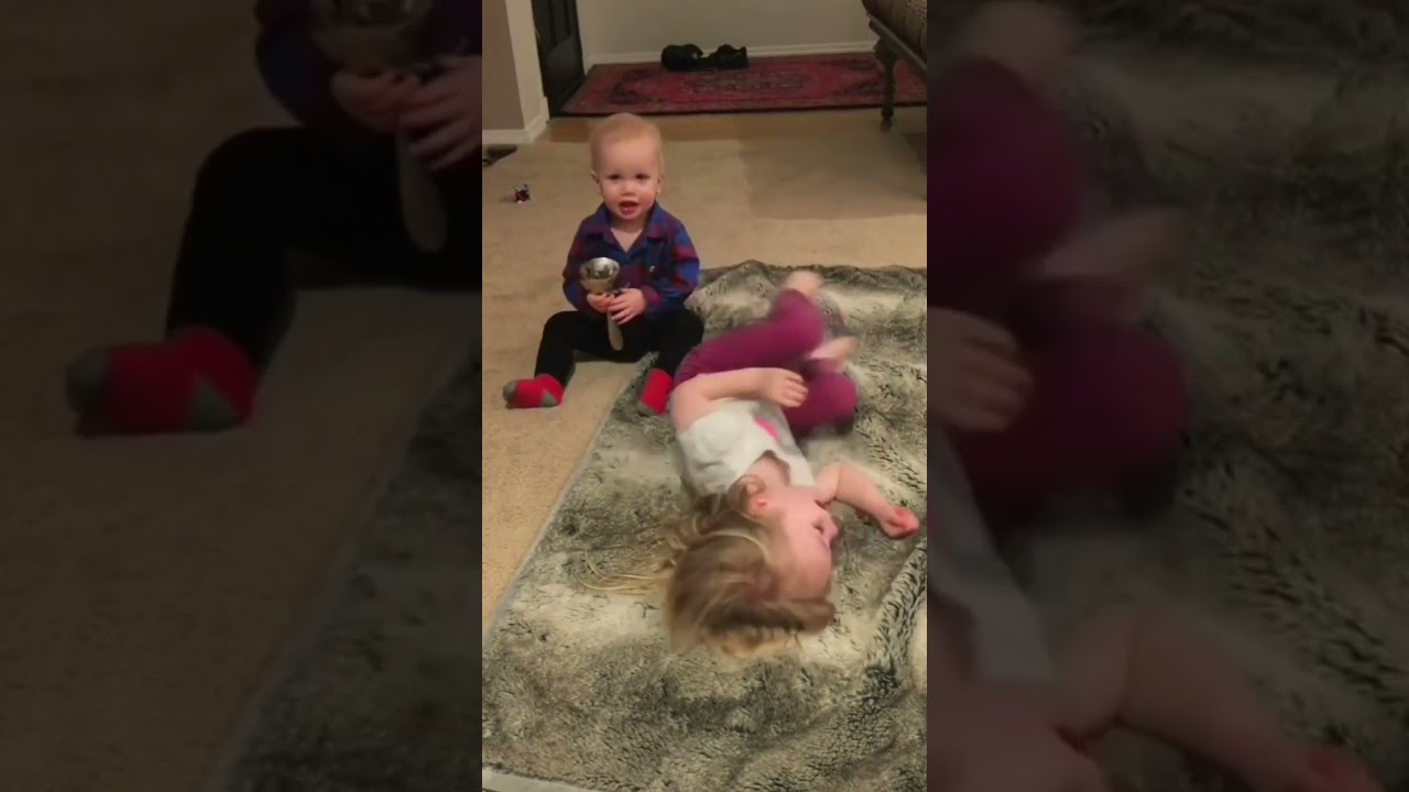Two baby fighting || 