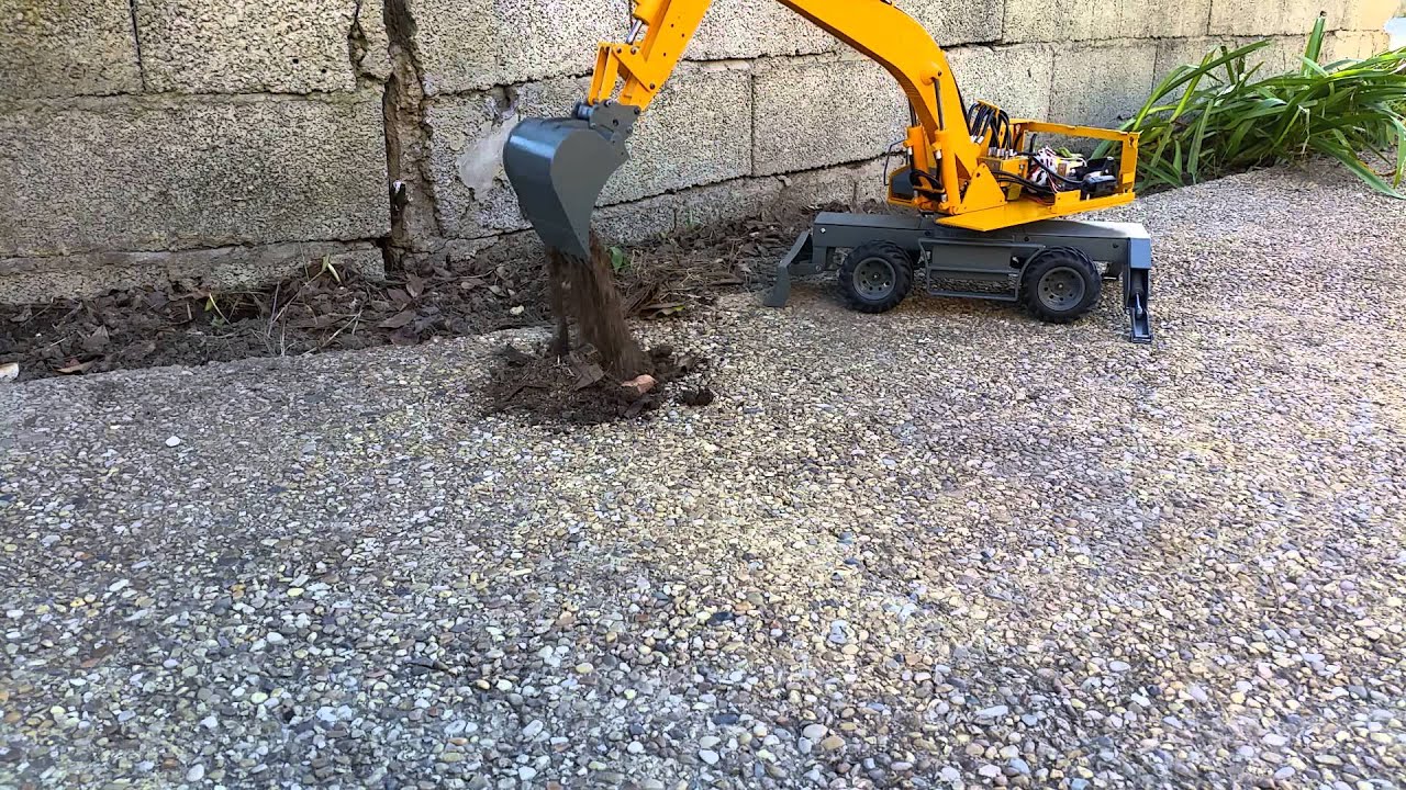 Test 1 pelle a pneu Rc 1/14