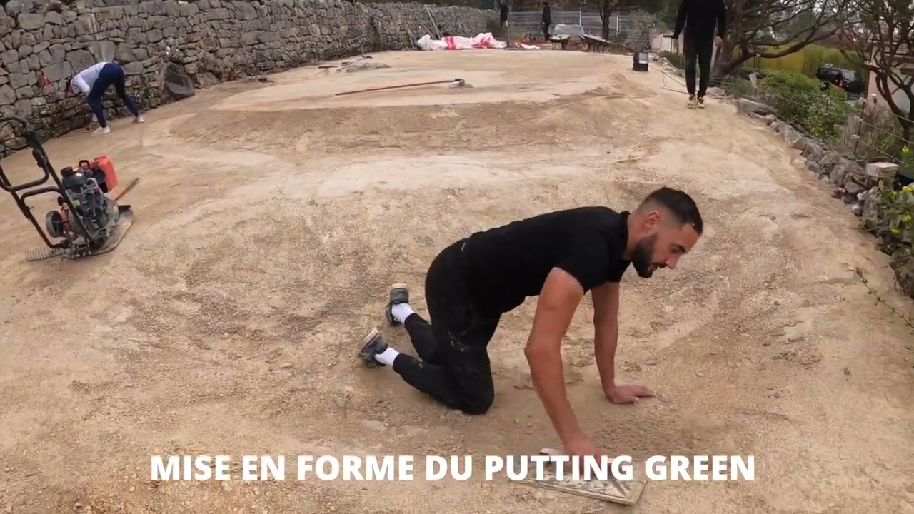 Réalisation d'un putting green synthétique avec bunker et d'un terrain de pétanque vers Draguignan