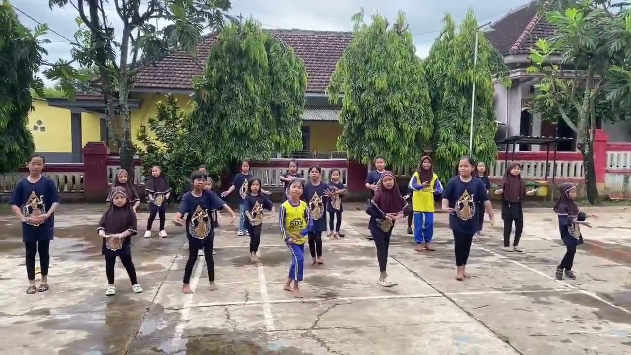 Maaf gais aku gak ada Karna aku yang kameramen