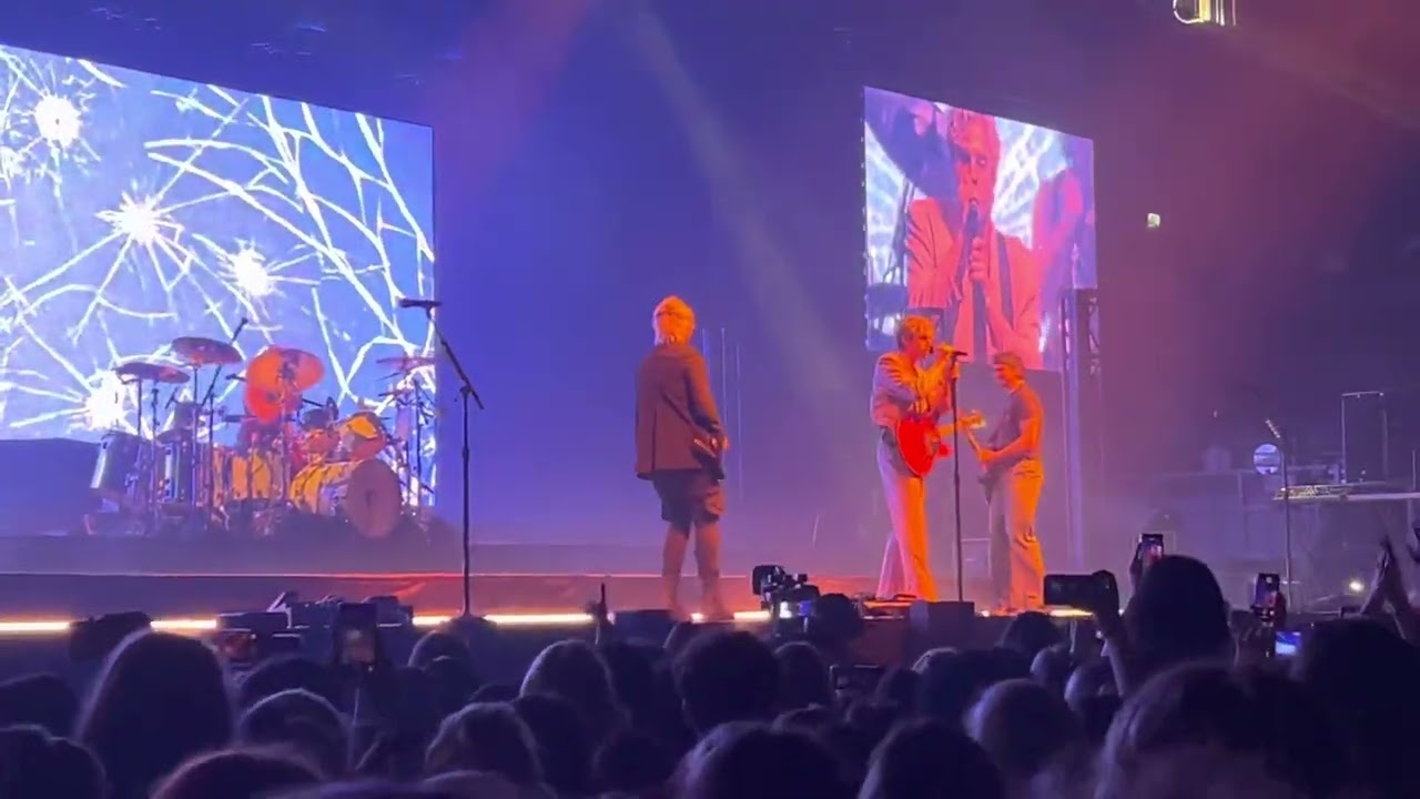 Disconnected - 5 seconds of summer - wembley arena 06/04/22