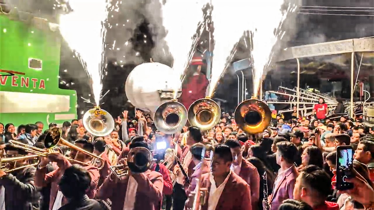 Así tocaron ALADDIN 🧞‍♂️en VILLA ETLA!! banda LA DE NAZA 🎺