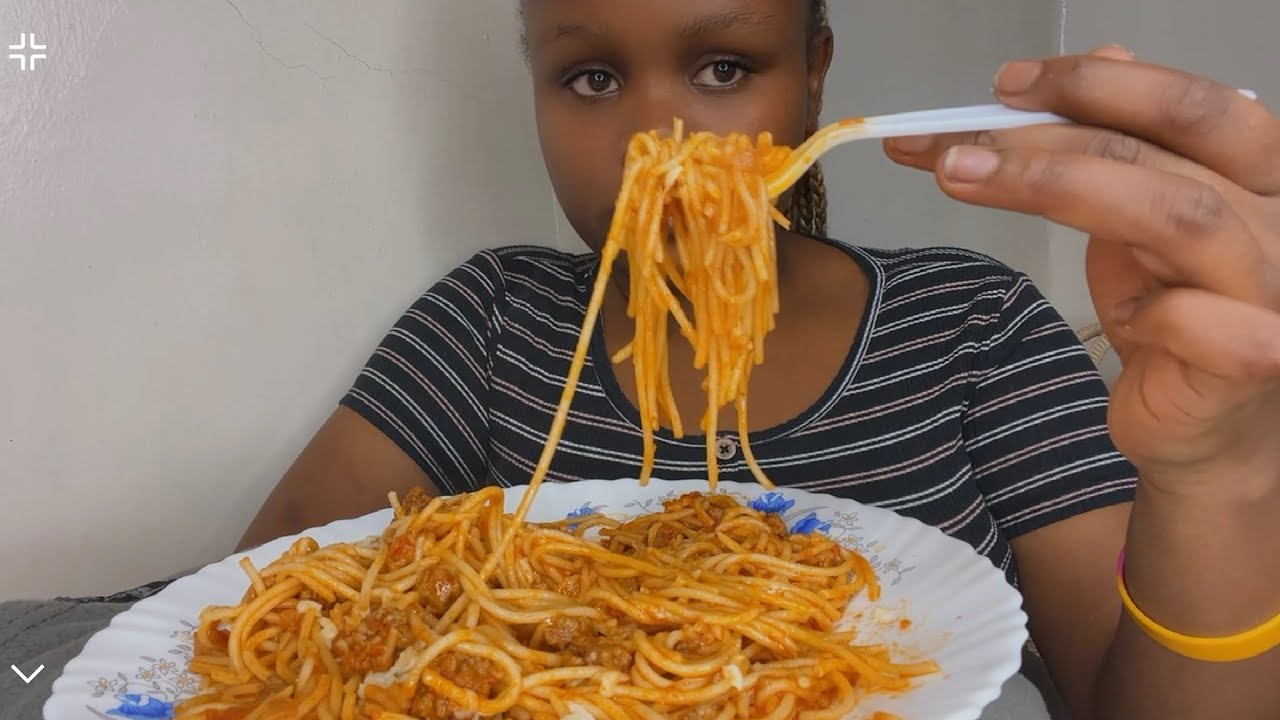THE JUICIEST SPAGHETTI BOLOGNESE MUKBANG EVER🤤🍅#mukbang #spaghettibolognese #asmr #asmesounds 