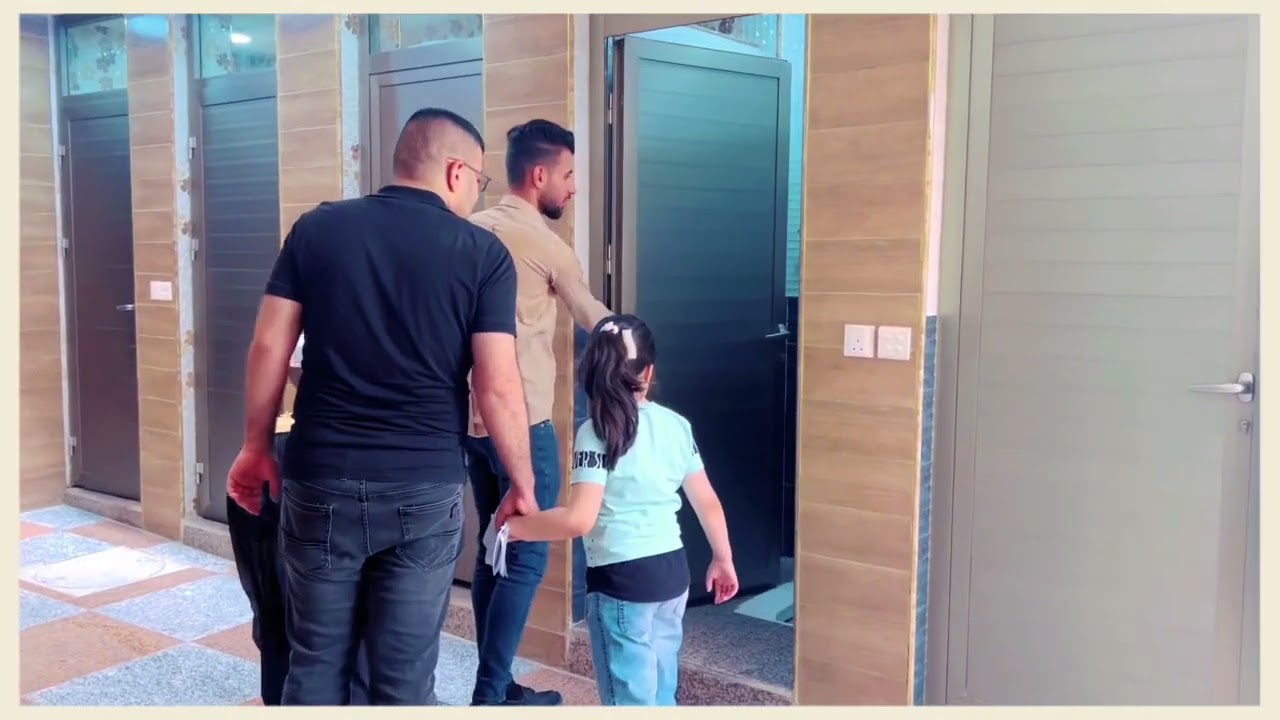 تجول اولياء الامور في المدرسة الاساسية للبنين