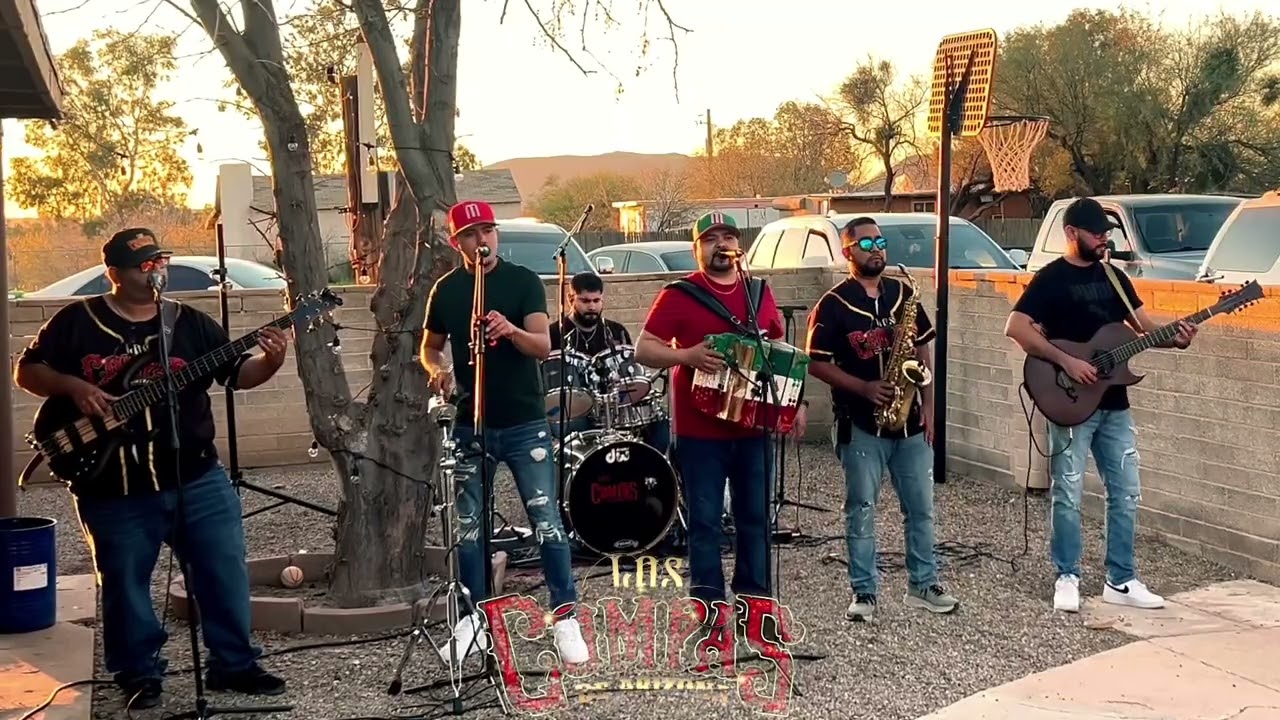 Le hace falta un beso-los compas de arizona  studio live.  (No tengo los derechos de la musica)