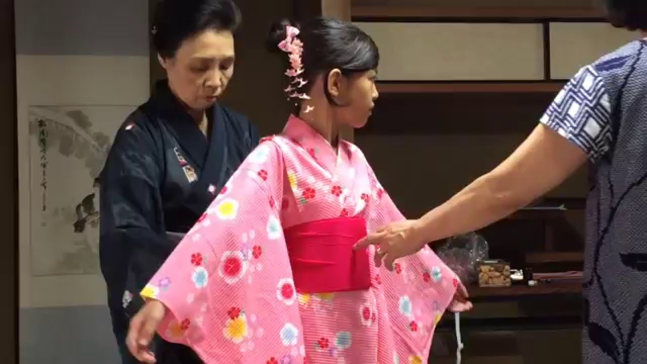 Vestindo Yukata (Quimono de verão)