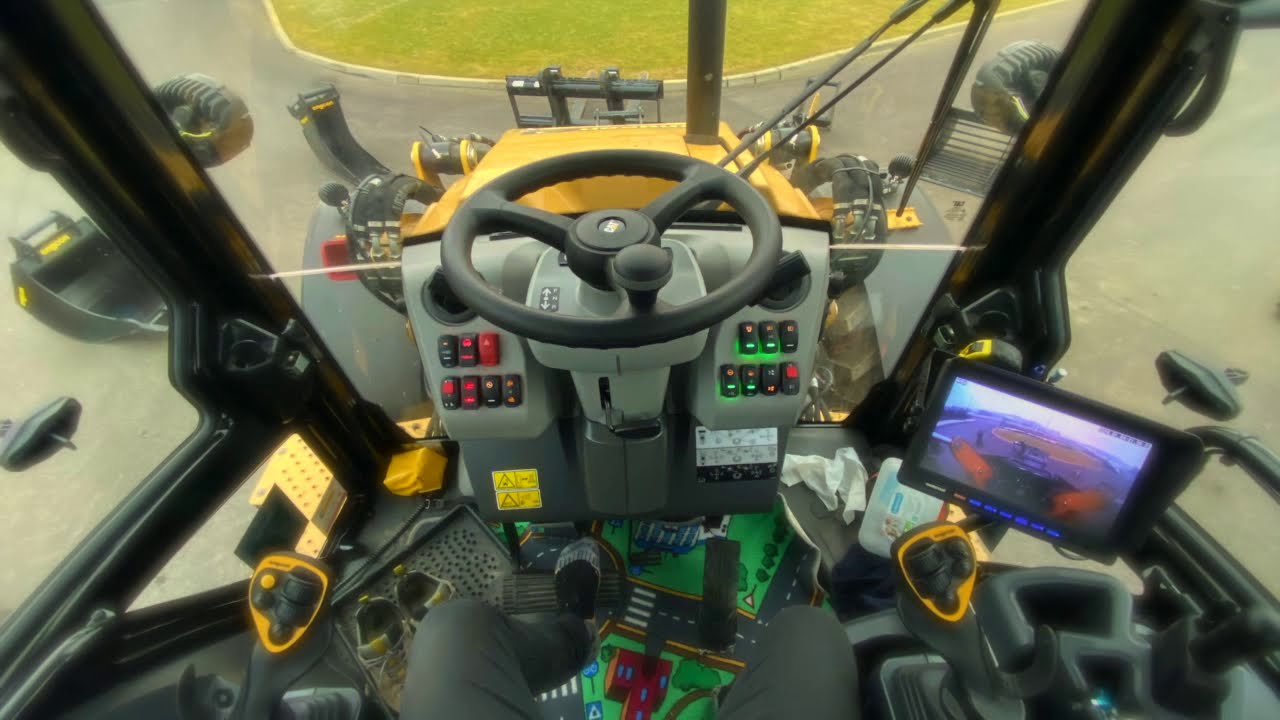 CAT 444 + engcon | INTERIOR CATe + foto | Gappa s.r.o. | tiltrotator Slovakia