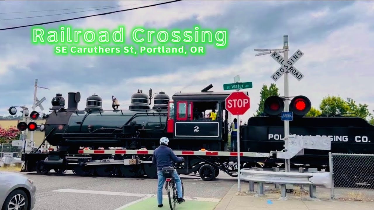 Railroad Crossing | SE Caruthers St, Portland, OR