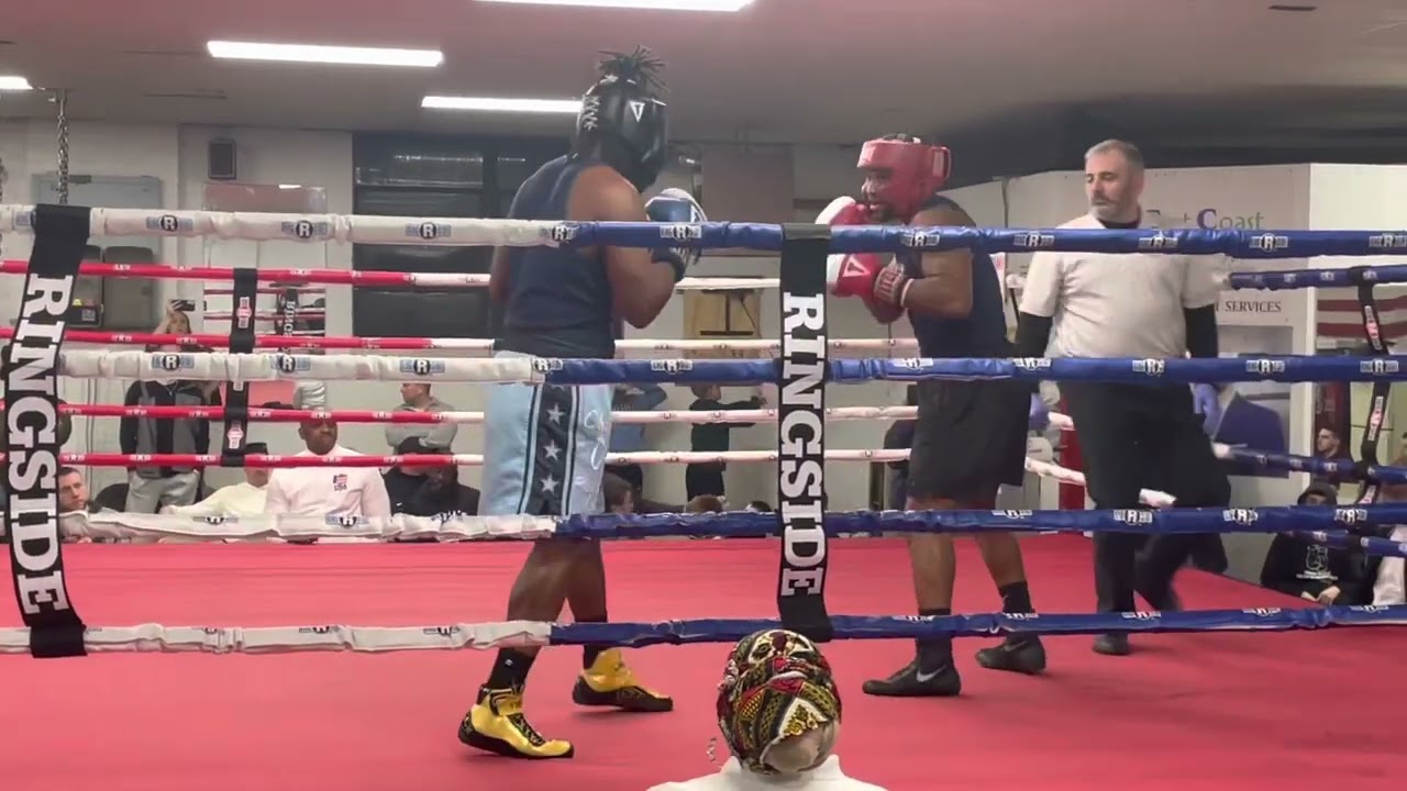 Amateur prospect Dan Brown displays his devastating Power. 10-1 (7kos)