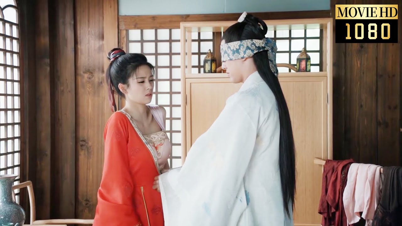 【Moive】🧈灰姑娘胸太大把釦子崩掉了，皇子根本把持不住，帶上眼罩幫她縫