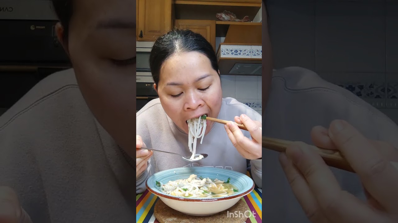 วันนี้ทำต้มเส้นขนมจีนใส่เนื้ออกไก่เหลืองซดน้ำร้อนๆกินเติมพลังก่อนไปทำงาน😋💪🍜