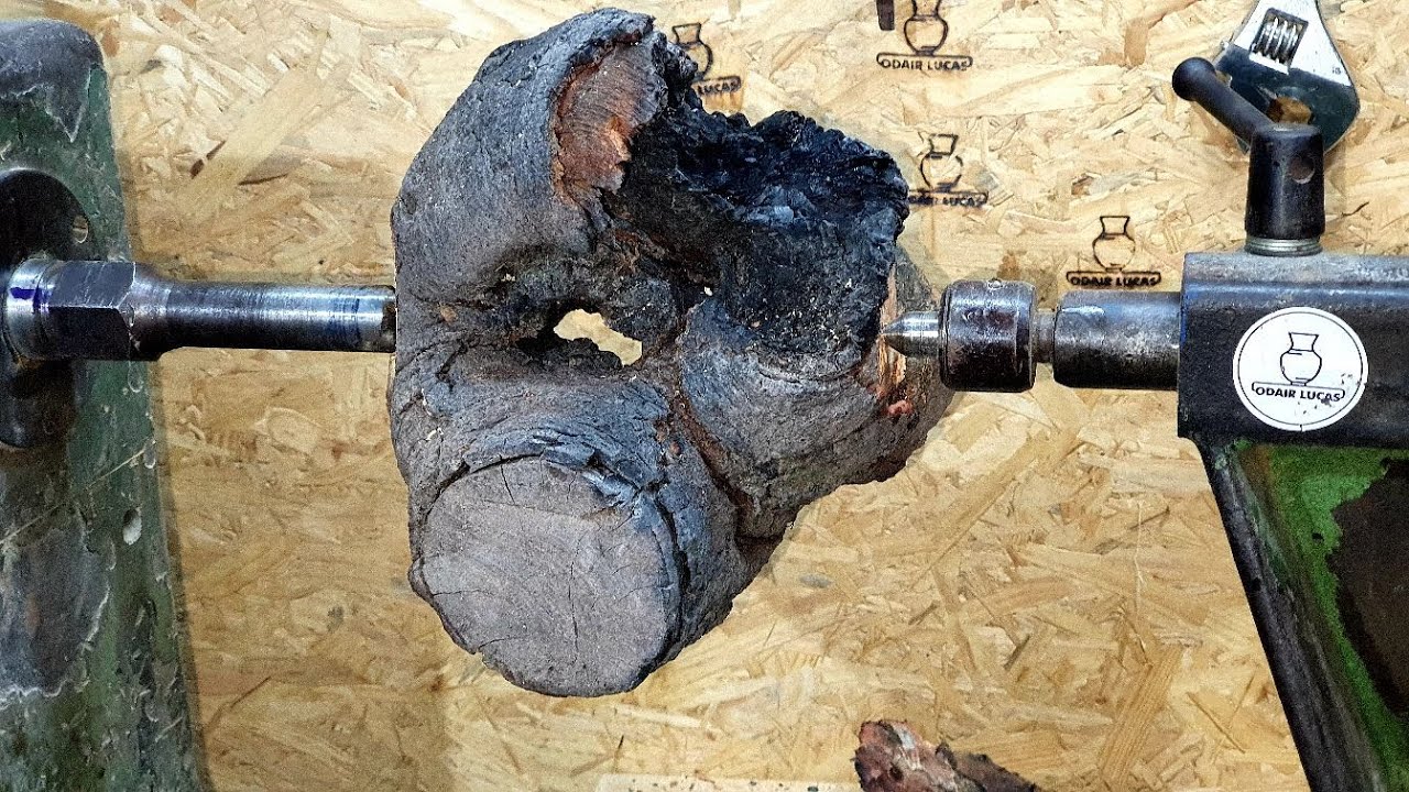 /Woodturning - a hollow stump with resin/ Transformação resina e madeira