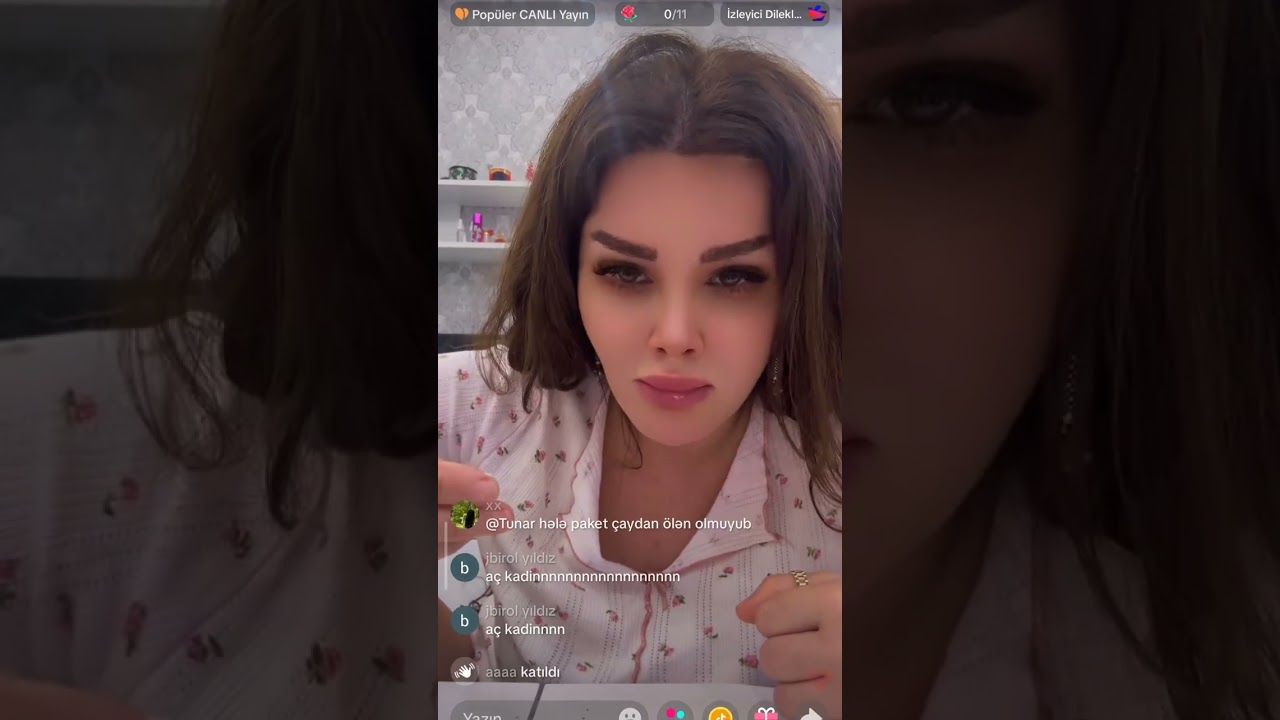 VÜSALƏ – BİR DƏ GÖRDÜM YAZIBLAR WHATSAPPIMA Kİ...