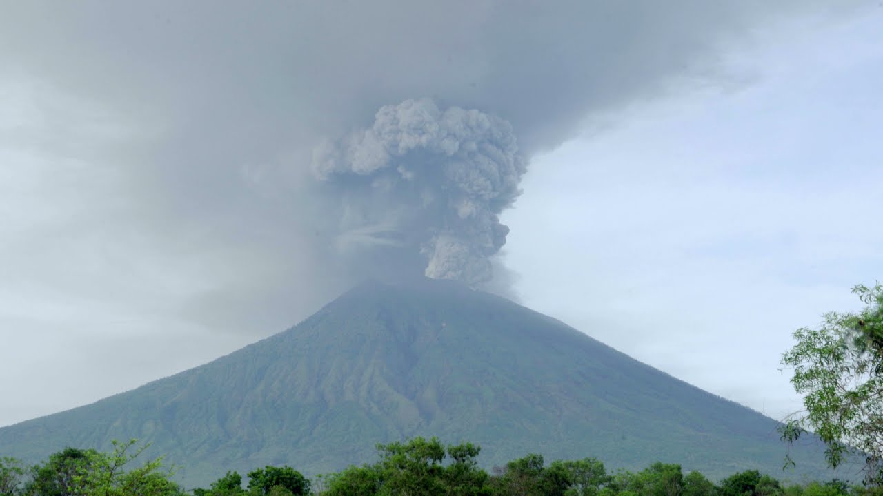 eruptions of the Cumbre Vieja volcano