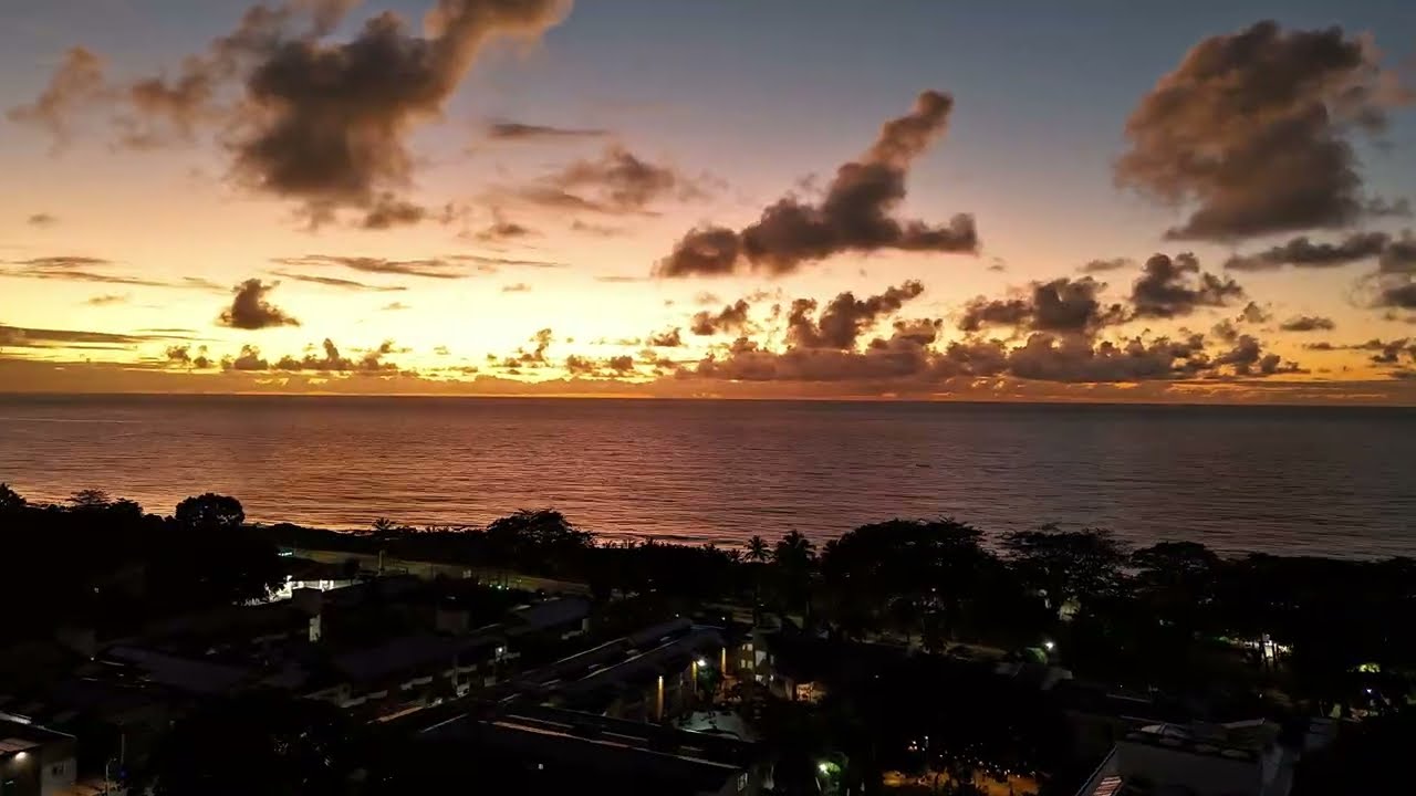 Amanhecer no  Hotel Portal Beach  Porto Seguro  na praia de Itaperapuã,  acho que vi um tubarão 