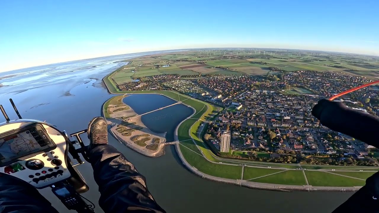 Motorschirm Trike fliegen in B&uuml;sum Nordseek&uuml;ste St Peter Ording Westerheversand Leuchtturm Paramotor