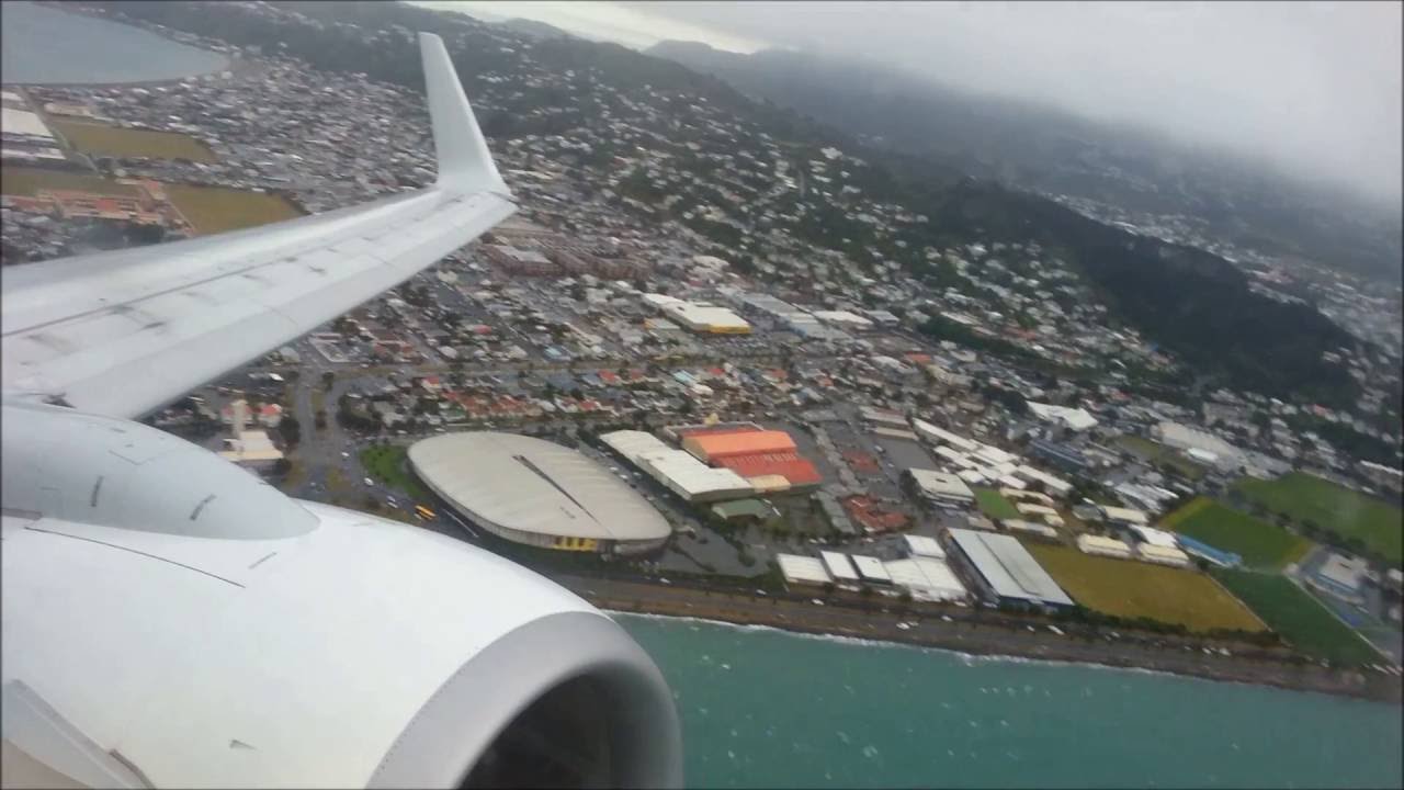 FULL POWER, LOUD & EXTREMELY TURBULENT Qantas 737-800 Stormy Take Off from Wellington International