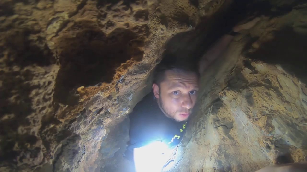 Exploração em Cavernas Verticais. Entalamentos, espaços estreitos e muita aventura!