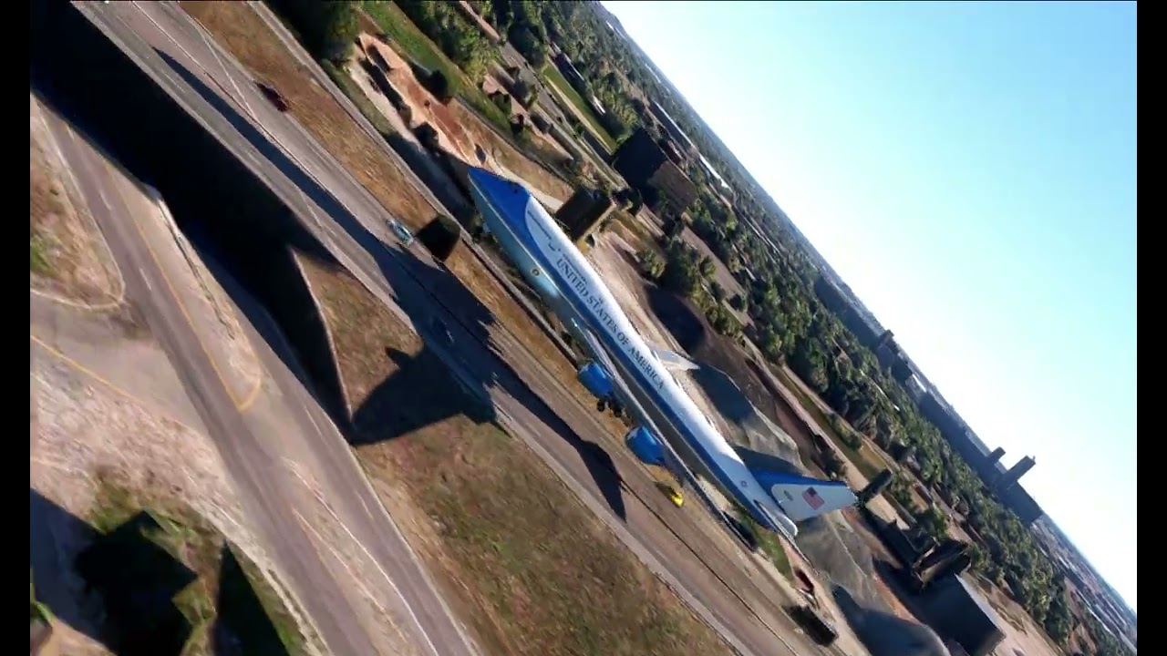 very impossible landing plane at most dangerous airport , game