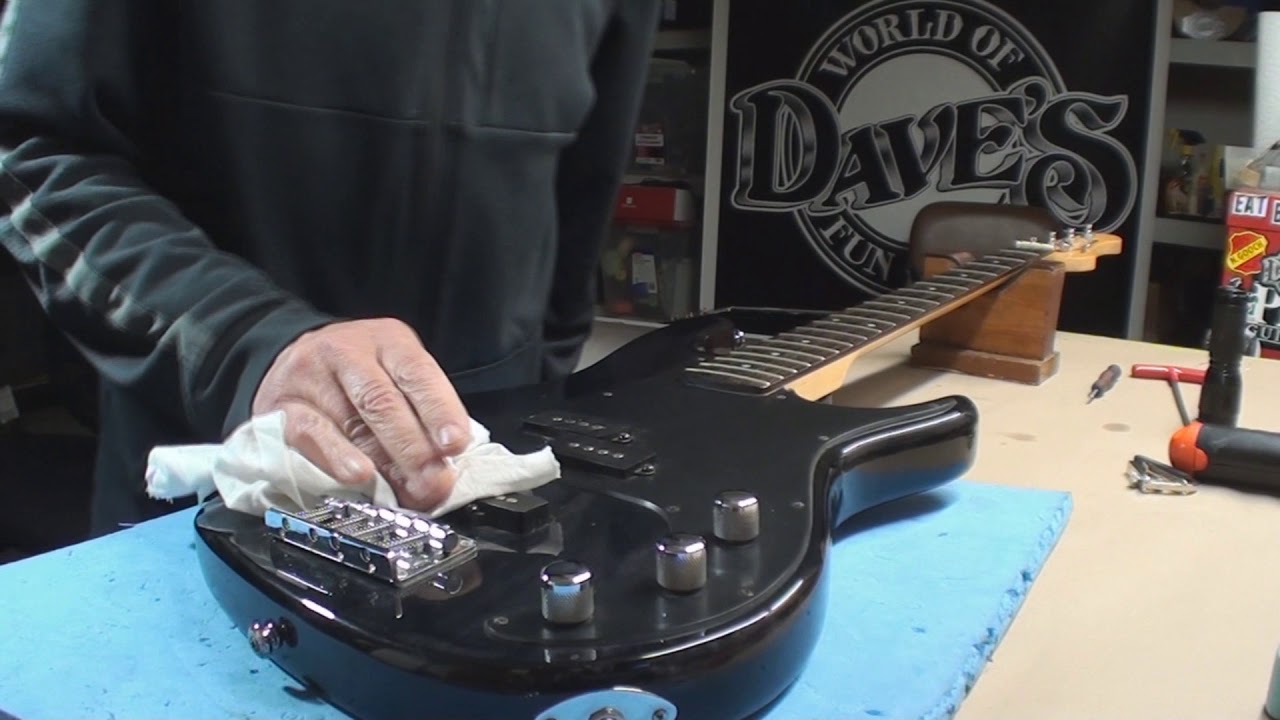 Samick Bass Guitar Gets No Sandwich