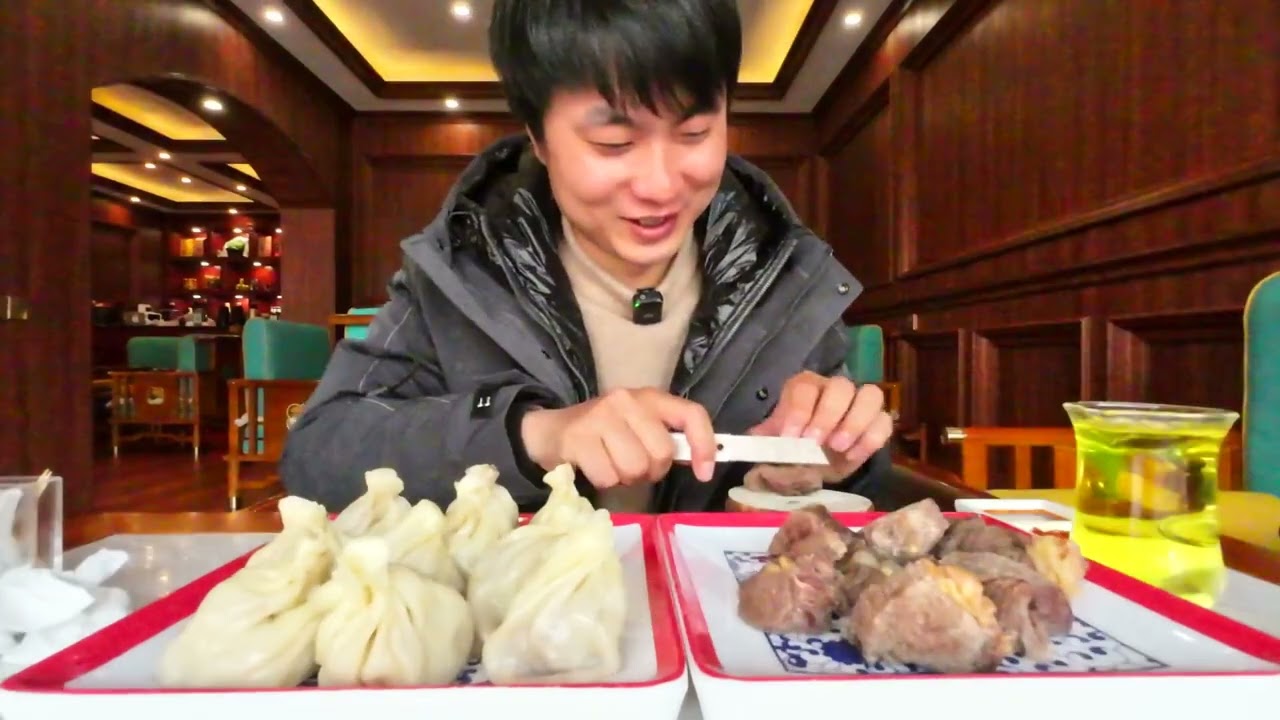 下雪了，吃点手抓牛肉、牛肉包、虫草酒来暖暖身，这顿吃过瘾 