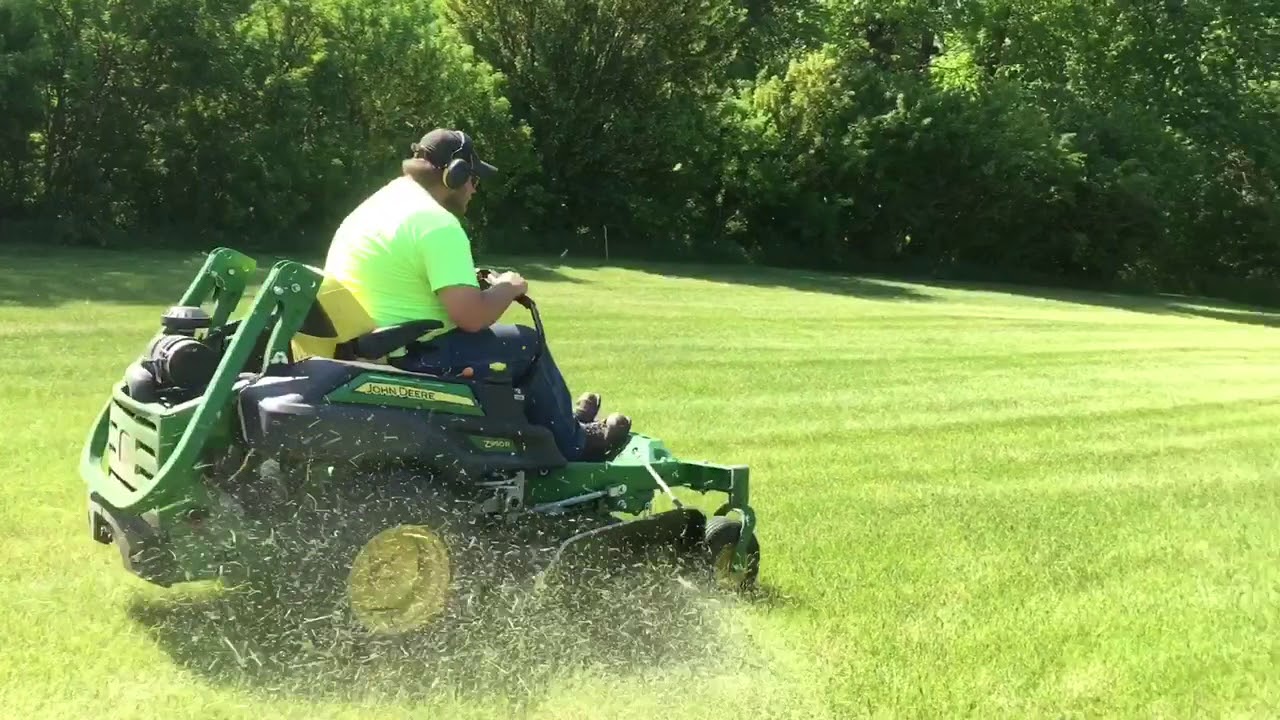 Mowing with John Deere Z950r