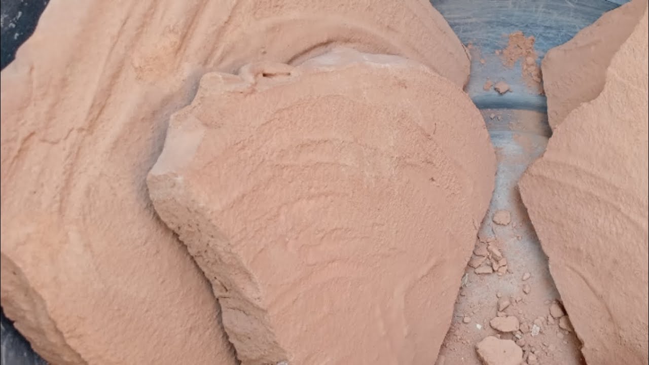 Red mud crashed crumbling 