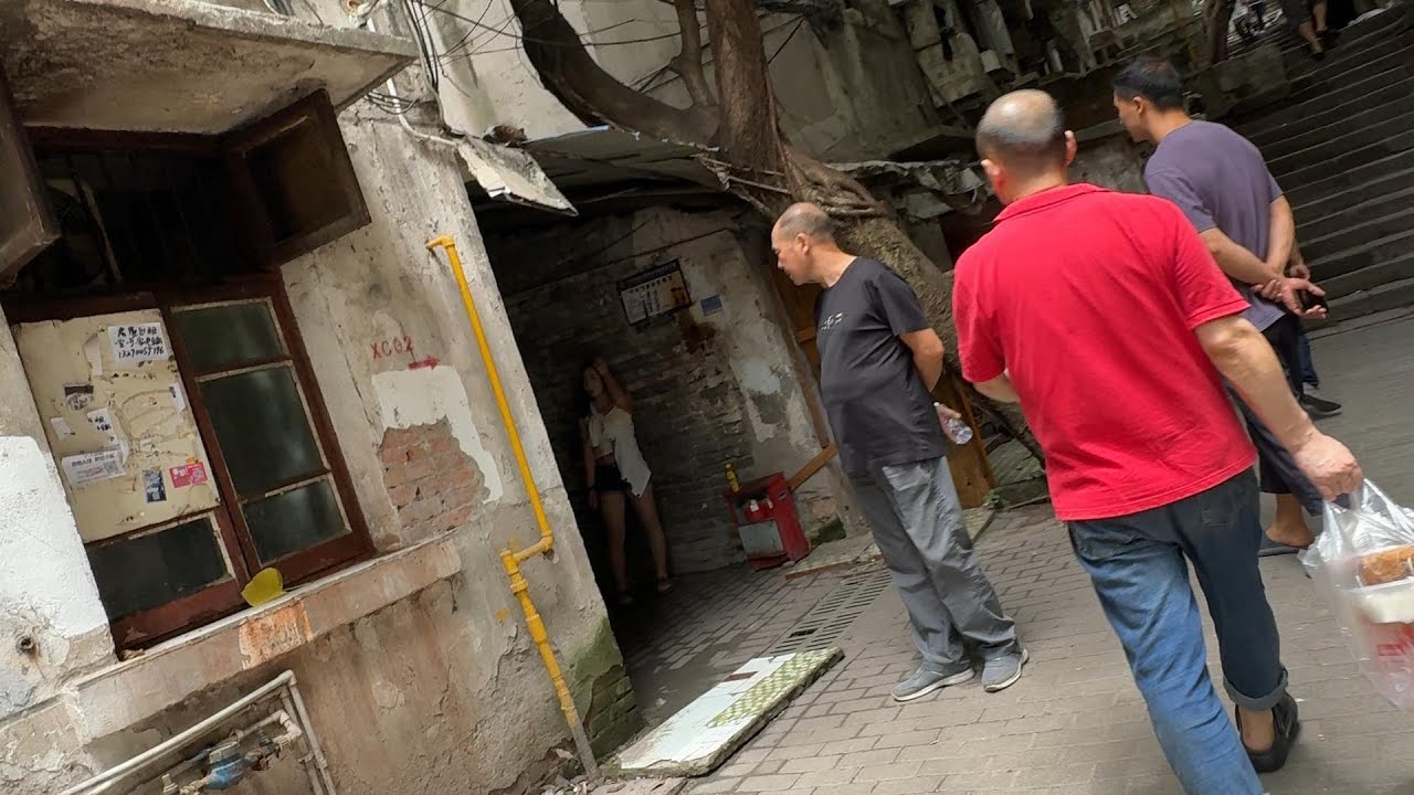 端午节前的观音桥野水沟还是有点节日气氛 