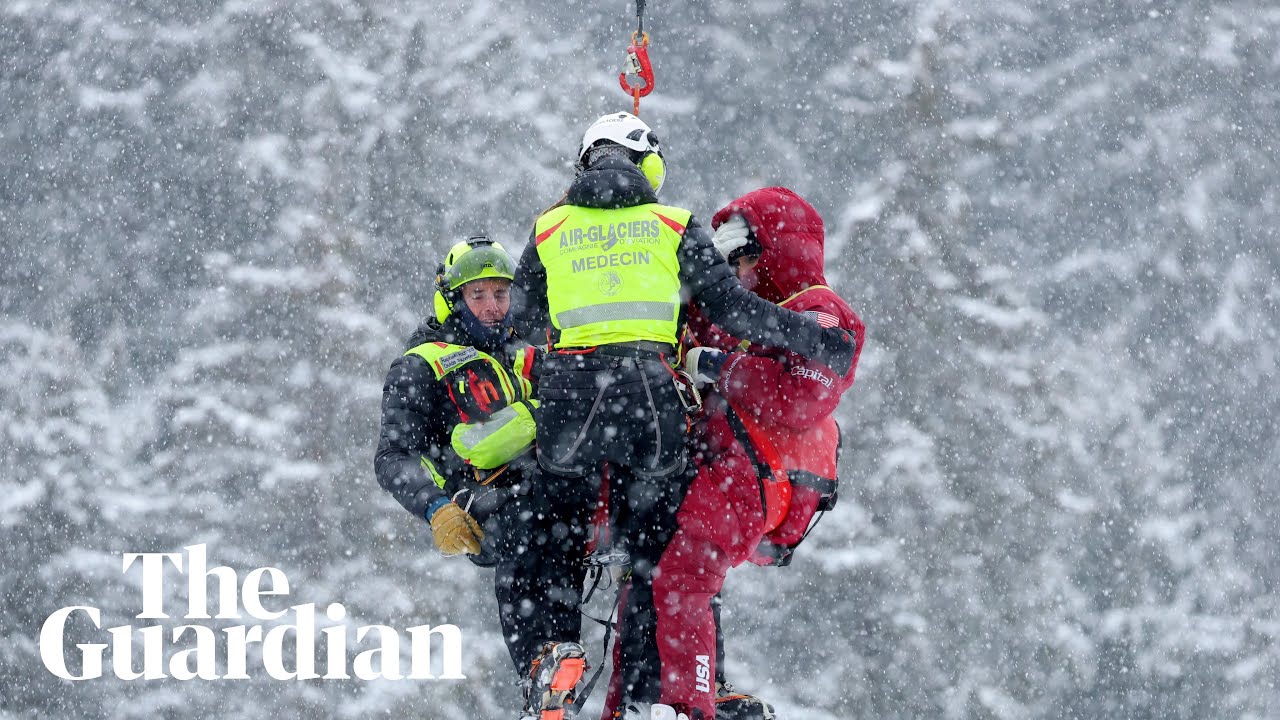 Lindsey Vonn airlifted from course after crash in final downhill before Olympics