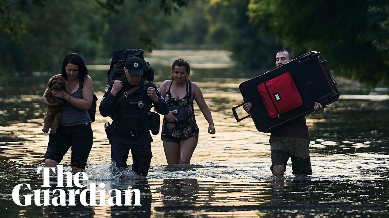 Kherson residents flee flooded homes after Nova Kakhovka dam attack