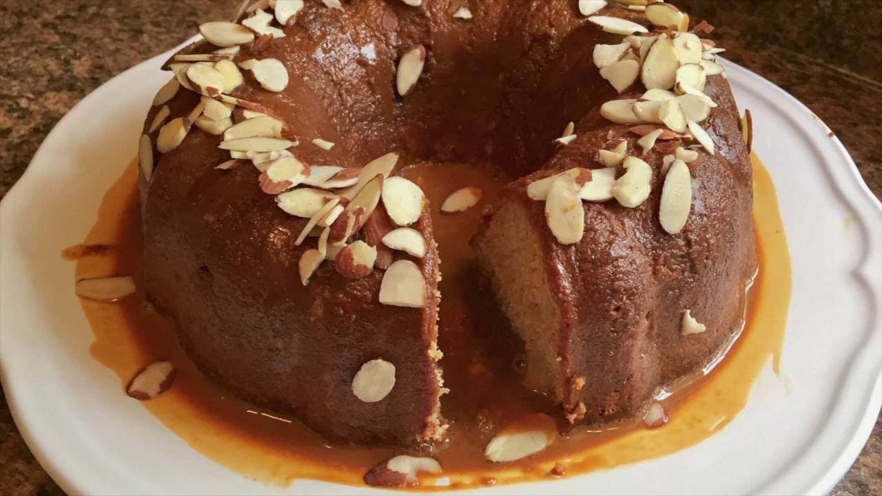 Bolo de Maçã com calda de Doce de Leite