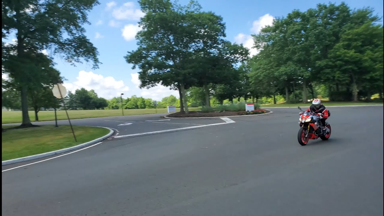 Aprilia Tuono v4 1100 factory 160mph fly-by.
