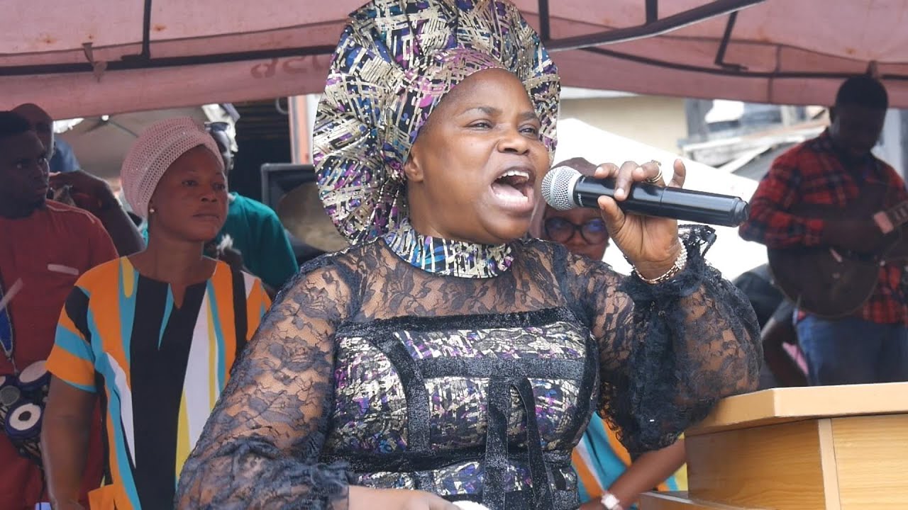 Evang. BISI ALAWIYE ALUKO LIVE ON STAGE AT OGUNPA MARKET CHRISTIAN  ASSOCIATION