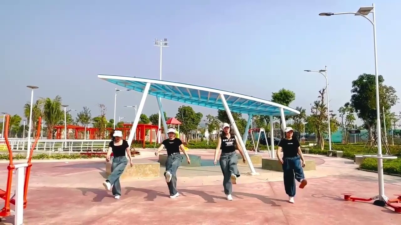 Shuffedance Trả Lại Thanh Xuân Cho Em.BĐ Vân Phạm