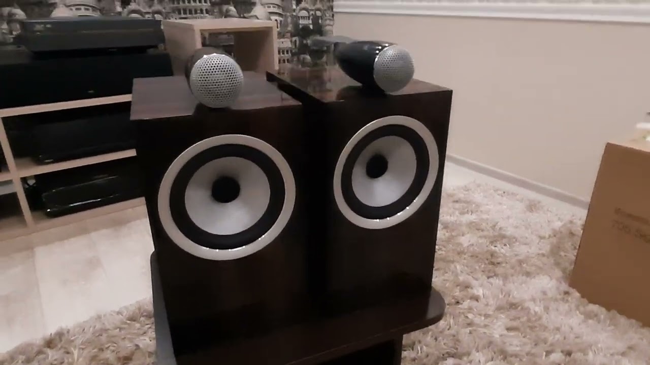 BOWERS & WILKINS 705 signature