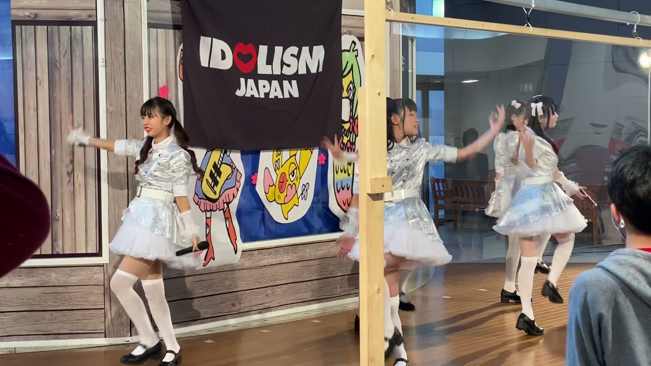 イオン近江八幡店アクア21にてライブ