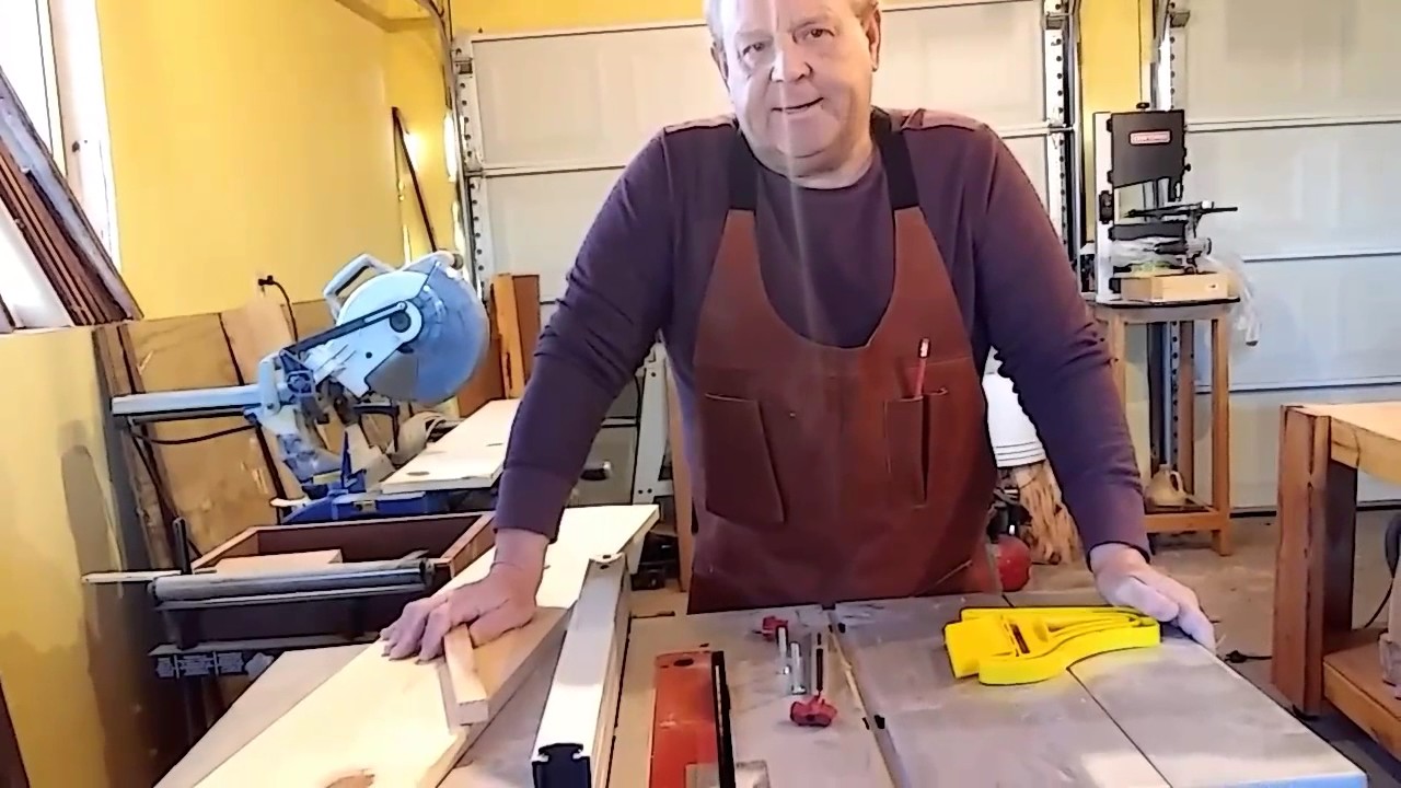 Table saw featherboard