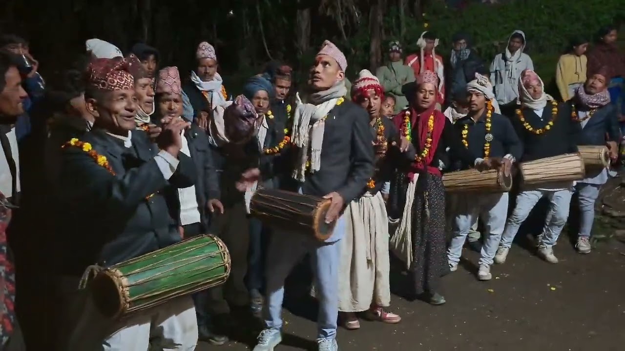 मिति 2082/7/24 गते उपल्लो गुम्चालमा पुजाको निम्तामा तल्लो गुम्चाल र उपल्लो गुम्चालको  प्रस्तुति।