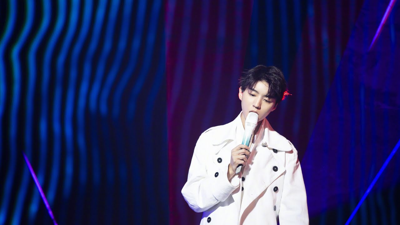 【TFBOYS 王俊凱】​  王俊凱2019無邊界演唱會 王俊凱與小螃蟹深情合唱《醒著》【Karry Wang Junkai】