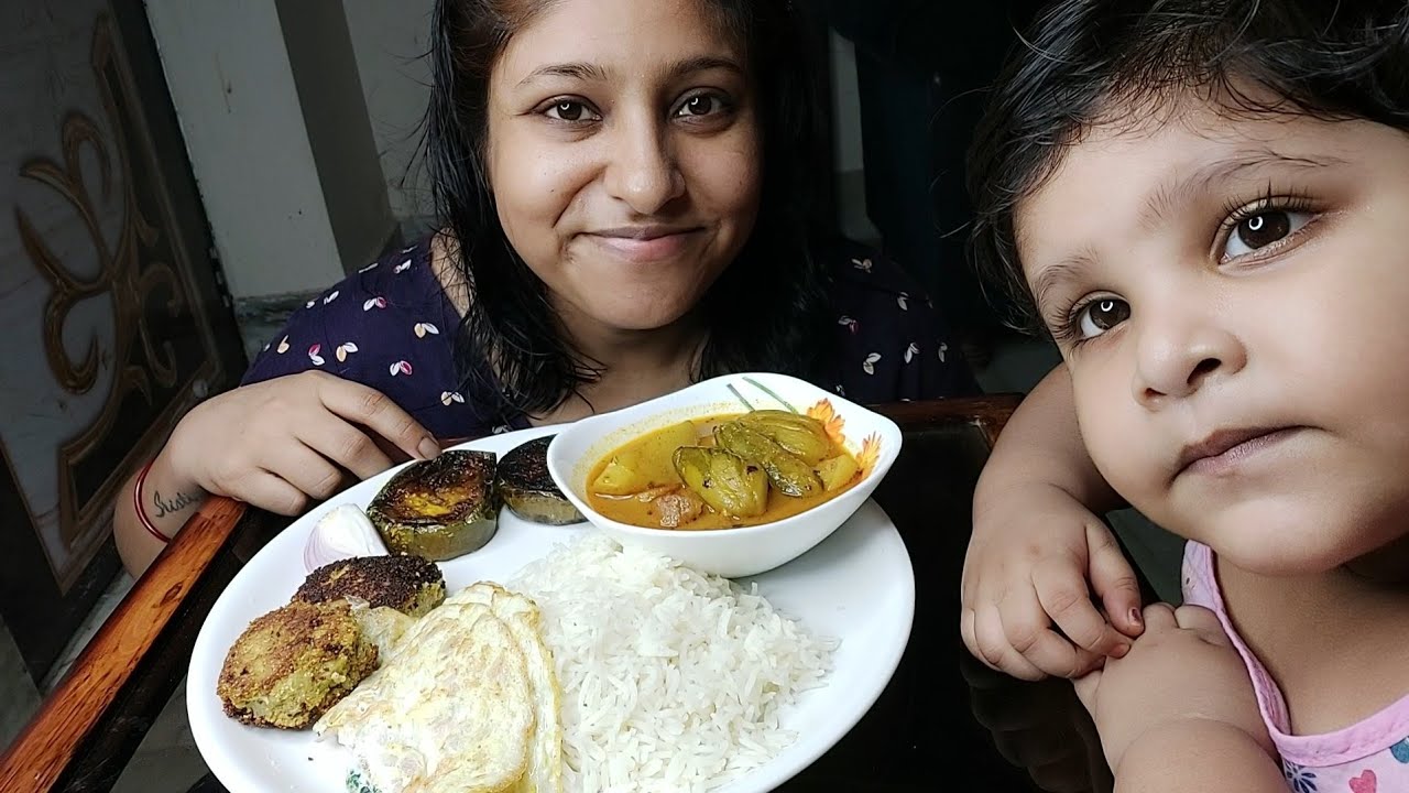 Eating Show - Rice, Begun Vaja, Postor Bora, Mixed Veg, Omelette | Poulami Eating Show #eatingshow