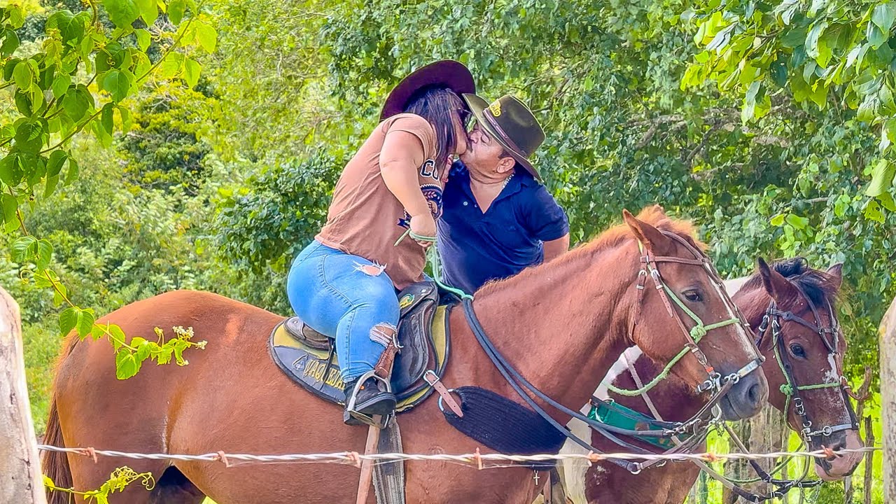 LEÔNCIO FLAGRA PILILIU BEIJANDO A ANÃZINHA ESCONDIDO NO MATO 👩‍❤️‍💋‍👨 | PILILIU DA RESENHA