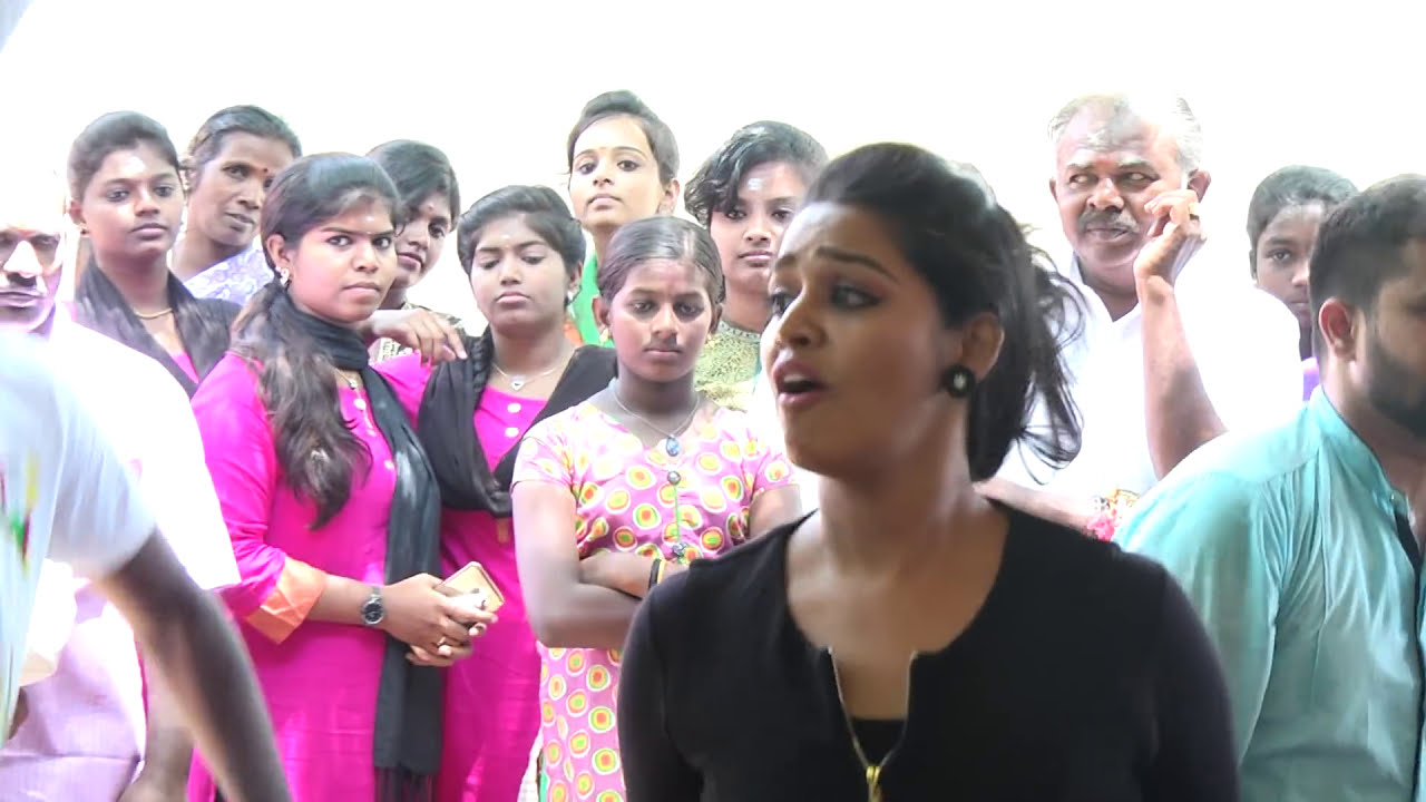 செம்ம மாஸ் குத்தாட்டம் போடும் நடிகைDISCO Kulasai dasara 2016 in stage junior artist in stage dance