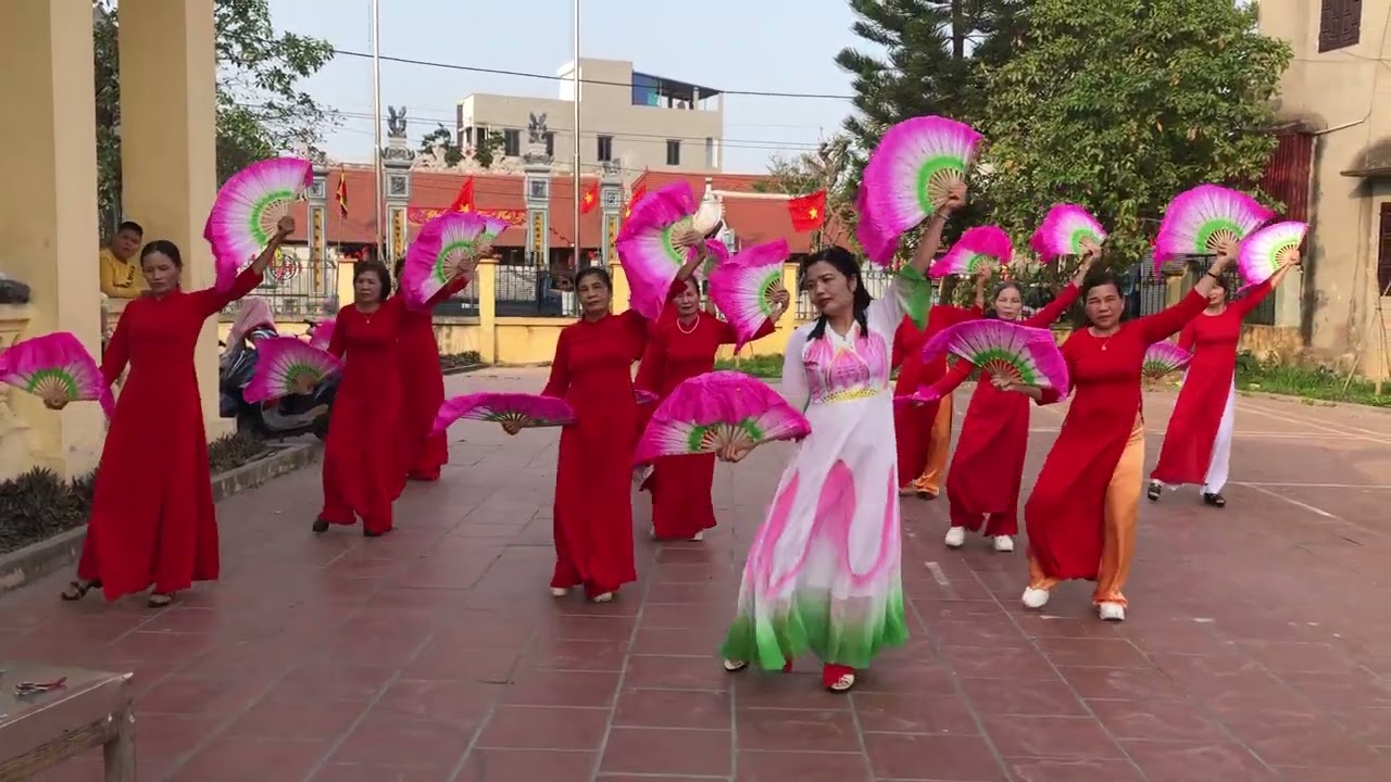 Múa tấm thiệp đầu xuân