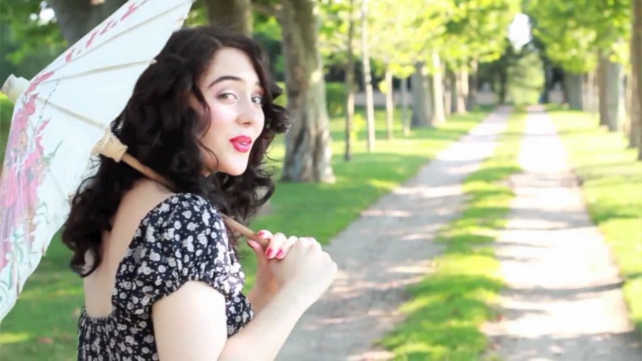 Avalon Jazz Band - Zou Bisou Bisou (MAD MEN song)