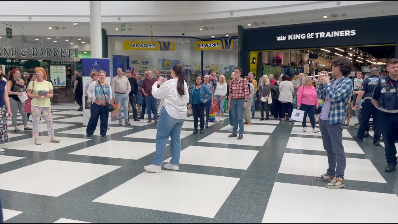 FLASH MOB Huddersfield Choral sings Hallelujah at White Rose Shopping Centre